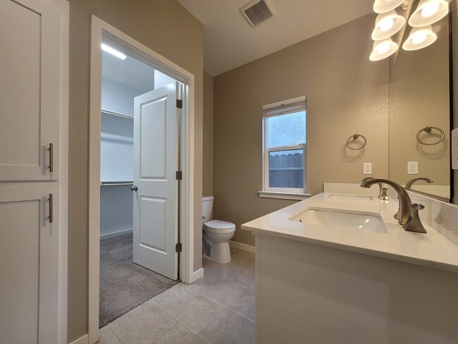 Building Photo - 1353 Molly Ave