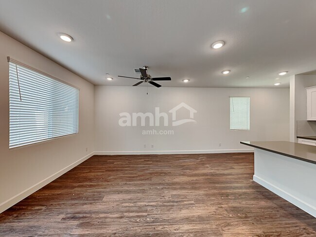 Building Photo - 10076 Roseum Ct