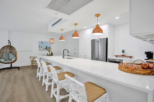 Building Photo - 2501 S Ocean Dr
