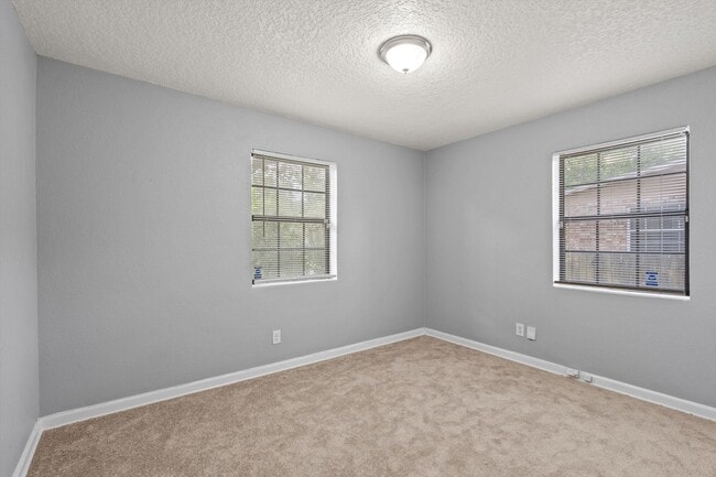 Building Photo - Beautiful Home