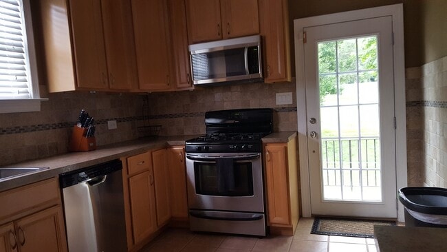 Building Photo - 4557 Grandview Ave