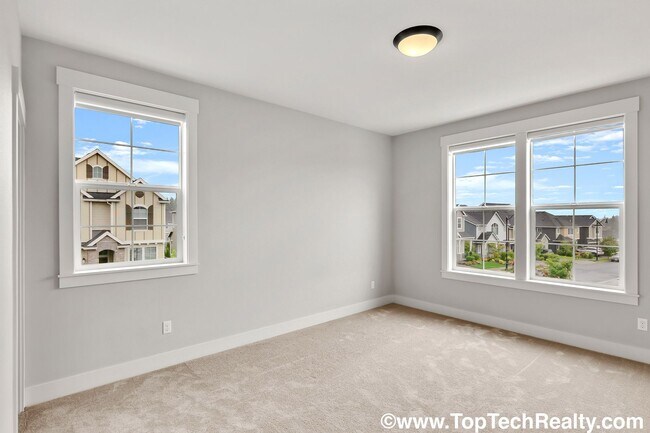Building Photo - Beautiful *CORNER LOT* 5 BD* 3.5 BA* Singl...