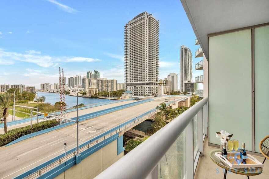 Building Photo - 2602 E Hallandale Beach Blvd