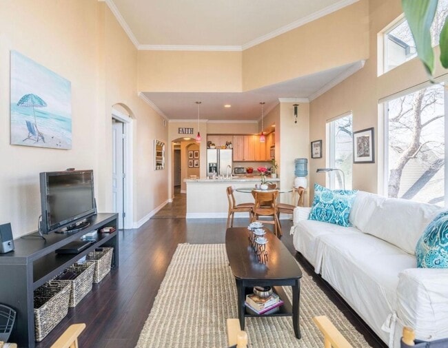 Building Photo - Stunning “Treehouse” Top-Floor Condo – 2 Bed / 2 Bath | One Block from City Park