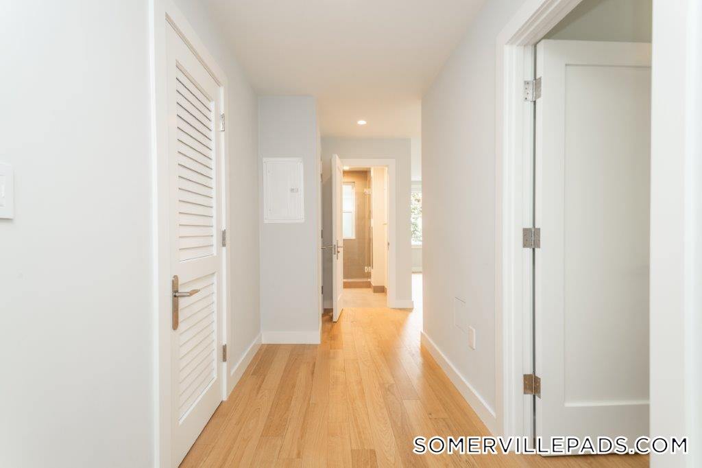 Building Photo - 123 Highland Ave