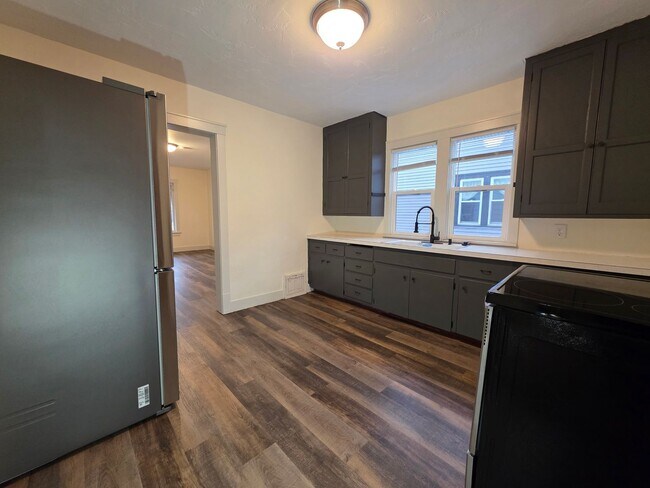 Building Photo - 1415 S 19th St