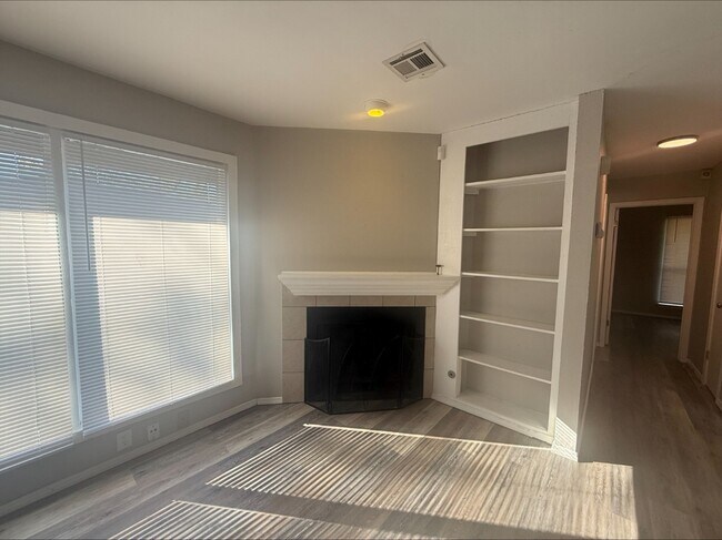 Building Photo - 5303 E 32nd Pl