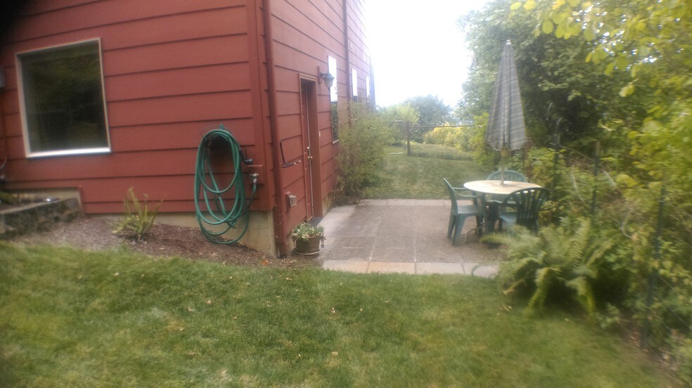 Fenced Lawn - 11942 SE Lexington St