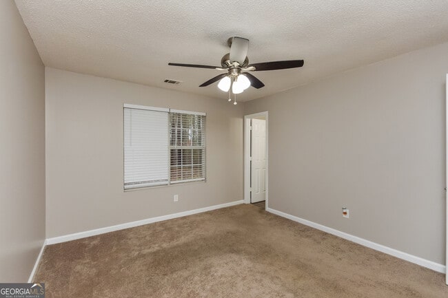 Building Photo - 117 Star Lake Dr