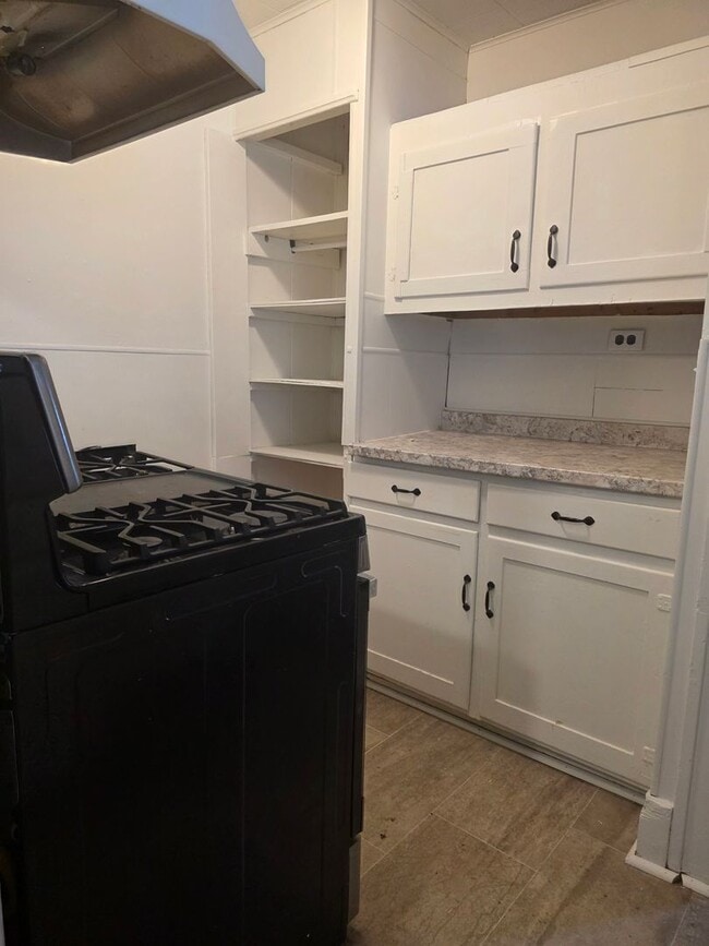 Building Photo - 397 Upper Oakwood Ave