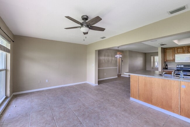 Building Photo - price drop!! PET FRIENDLY- WATERFRONT- SPACIOUS- CENTRAL LOCATION