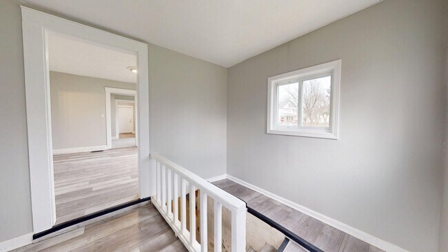 Building Photo - Lorain/W.73 neighborhood, updated 3 bed/1 bath single family house.