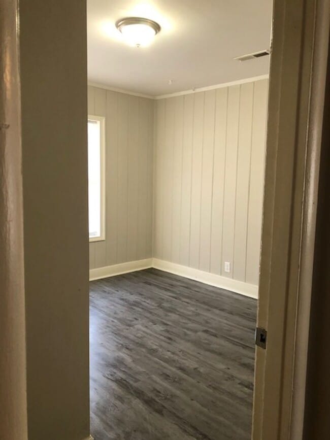 Building Photo - MOVE IN SPECIAL AVAILABLE! FIRST MONTH FREE!!