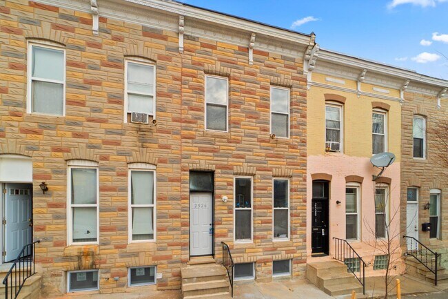 Building Photo - 2526 E Fayette St