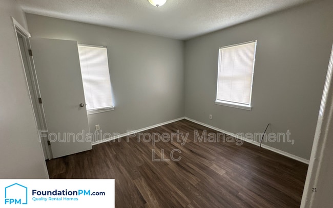 Building Photo - 1645 Kilarney Ave