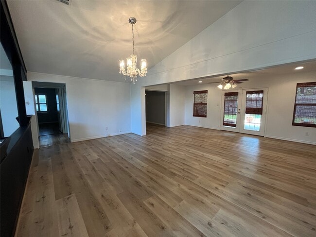 Building Photo - 1327 Moorhead Dr