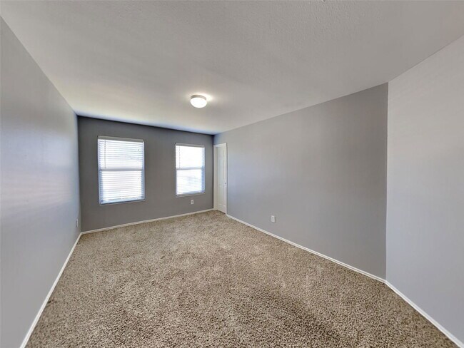Building Photo - 2203 Shady Birch Dr