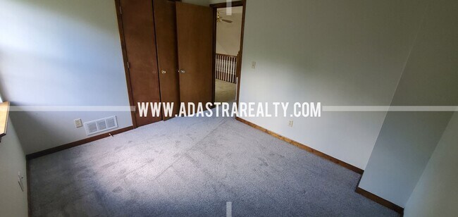 Building Photo - Affordable Duplex in Blue Valley School District-Available NOW!!