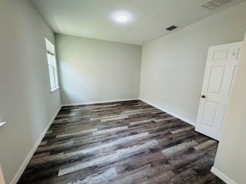 Building Photo - 5624 Beggs Rd