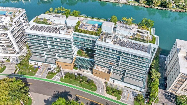 Building Photo - 9221 E Bay Harbor Dr