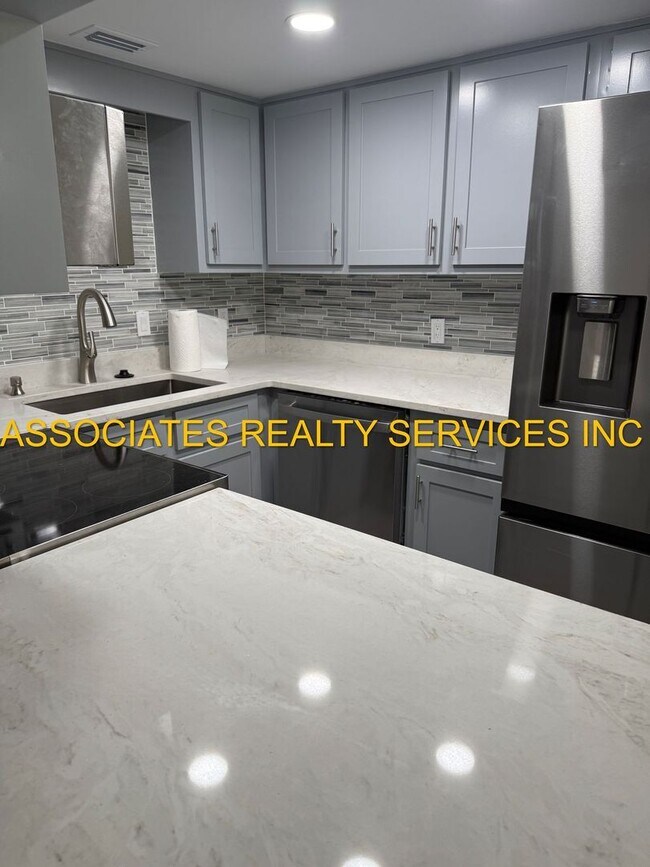 Building Photo - MUST SEE!!! 2BED/2BATH FULLY REMODELED UNIT IN GREENLEAF!!! FENCED BACK YARD!!!