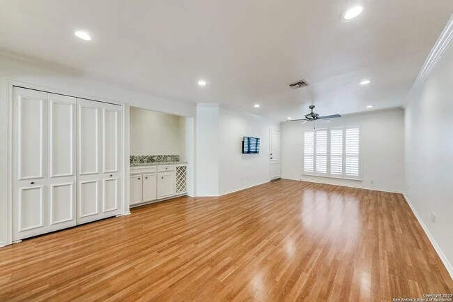 Window to view Broadway - 7815 Broadway St