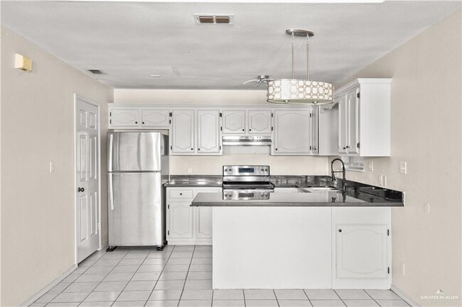 Building Photo - 13 Oasis Dr