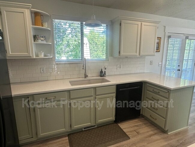 Building Photo - 1214 Cannon Dr