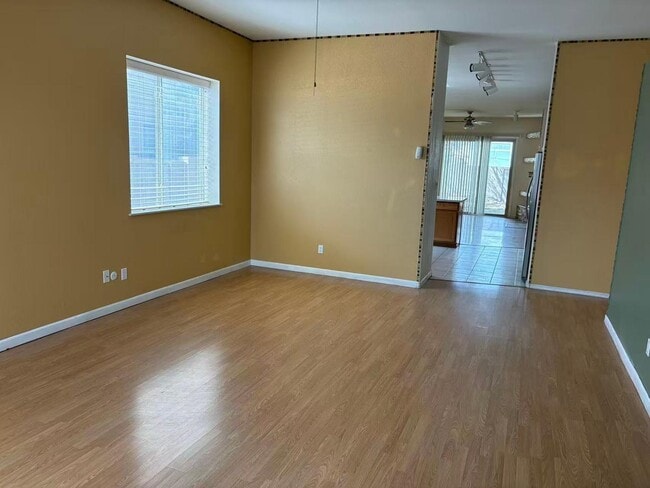 Building Photo - 1722 E Detroit St