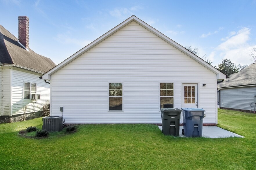 Building Photo - 209 Partee St