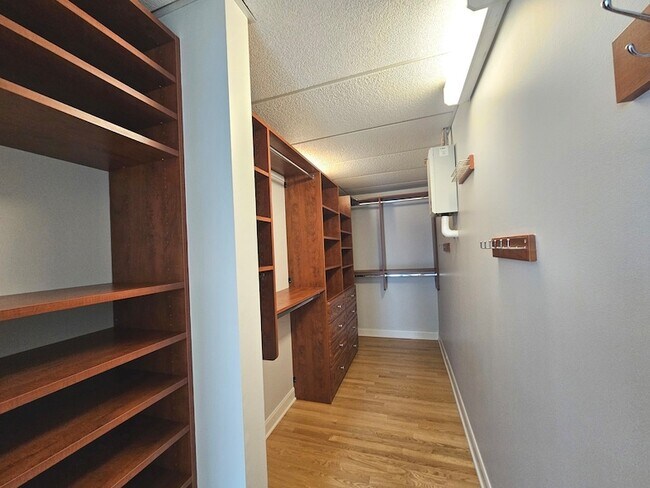 Building Photo - 415 E North Water St