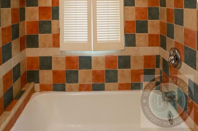 Building Photo - Comfortable 1 Bedroom/1 Bathroom/Aksarben-Elmwood Park