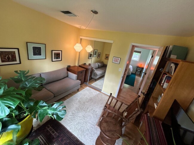 Building Photo - 3 Bedroom single level home w/garage AND free landscaping