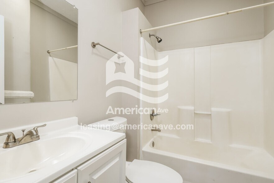 Building Photo - 1330 Olive St