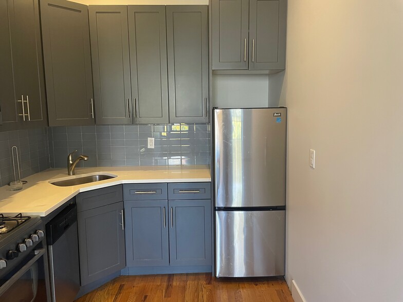 Building Photo - 7104 Fresh Pond Rd