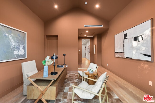 Building Photo - 11748 La Maida St