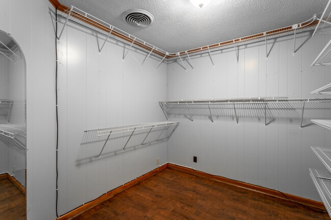 Building Photo - 17 Barnhardt Cir