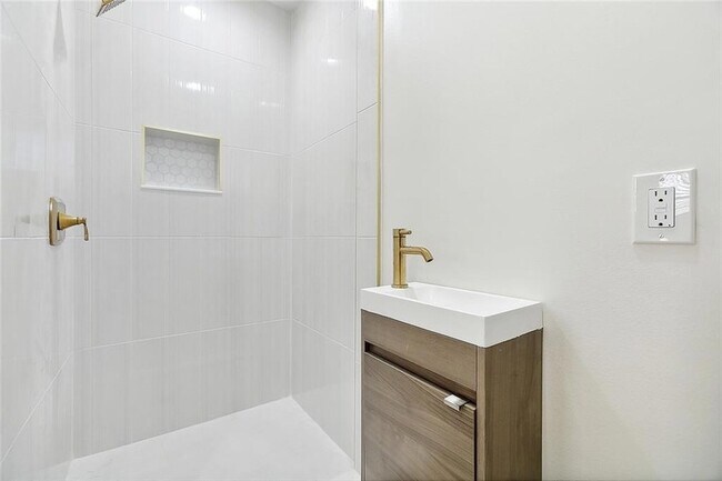 Building Photo - 1808 Elise Ave