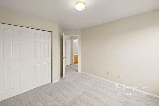 Building Photo - CHARMING 3BD/2BA CONDO featuring FRESH UPDATES - Security Deposit Waiver Available