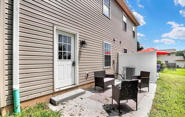 Building Photo - 2422 Lehman St