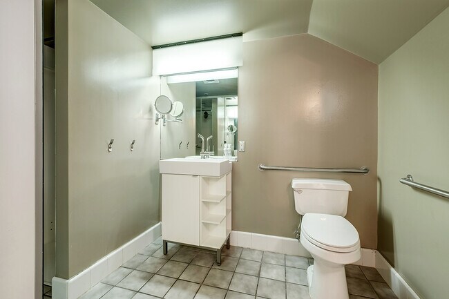 Building Photo - 755 Florida St