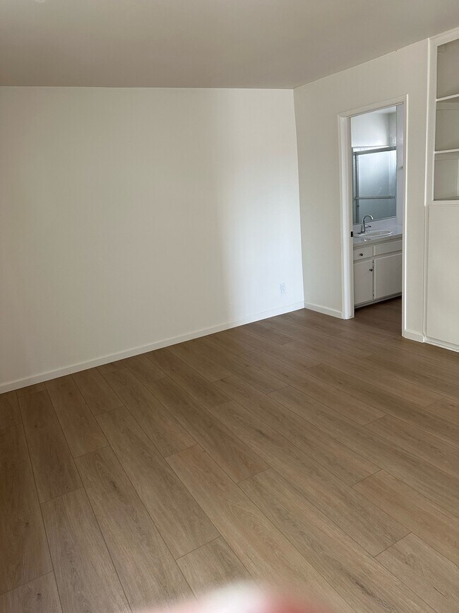 Building Photo - 836 Manhattan Ave