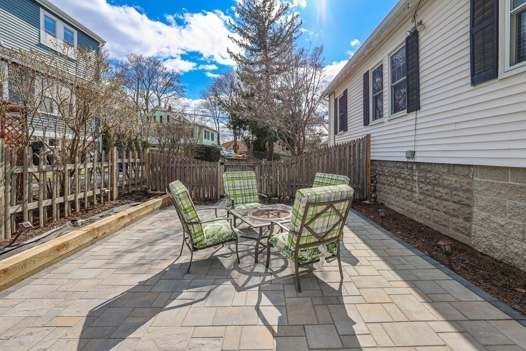 Building Photo - 158 Durnell Ave