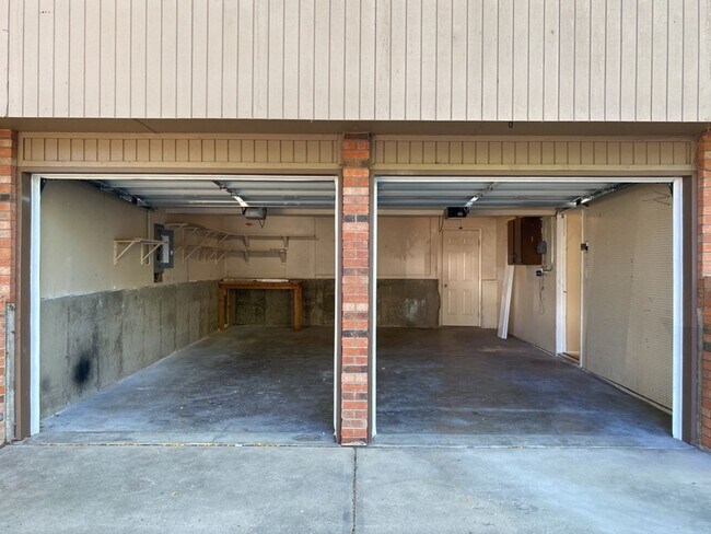 Building Photo - STUDENTS WELCOME! 5 Bedroom 3 Bathroom Bi-Level Single-Family Home in Midtown Fort Collins