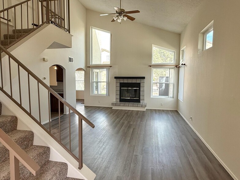 Building Photo - 5204 Edwards Dr NE