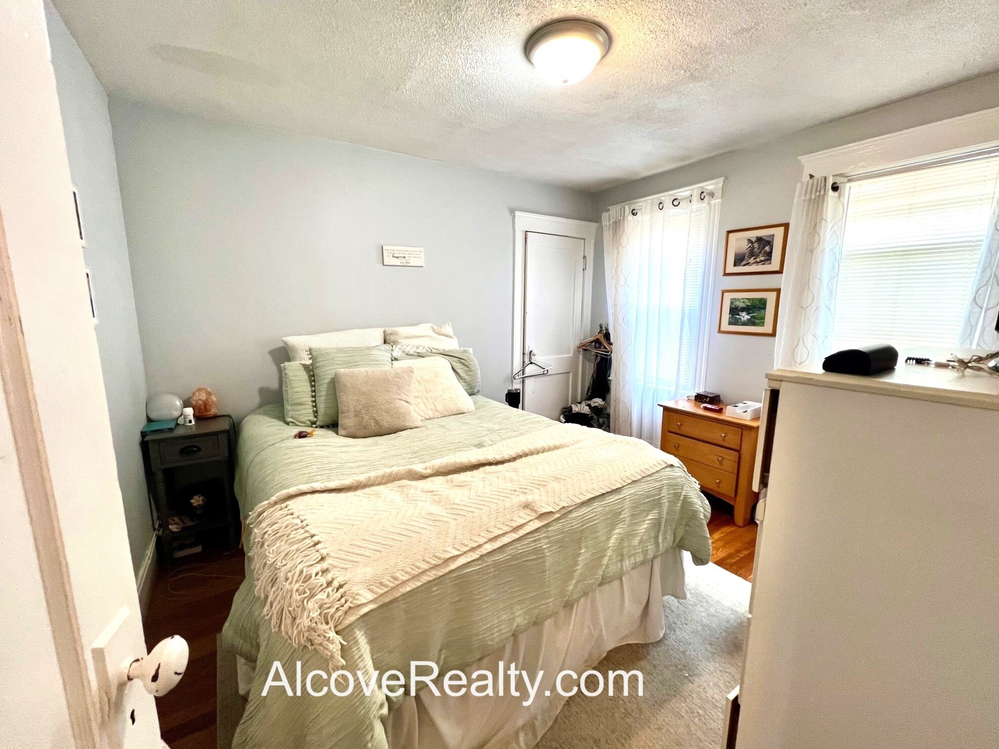 Building Photo - 39 Sterling St