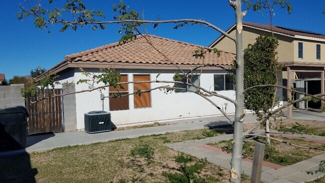 Building Photo - 10613 E Bogart Ave