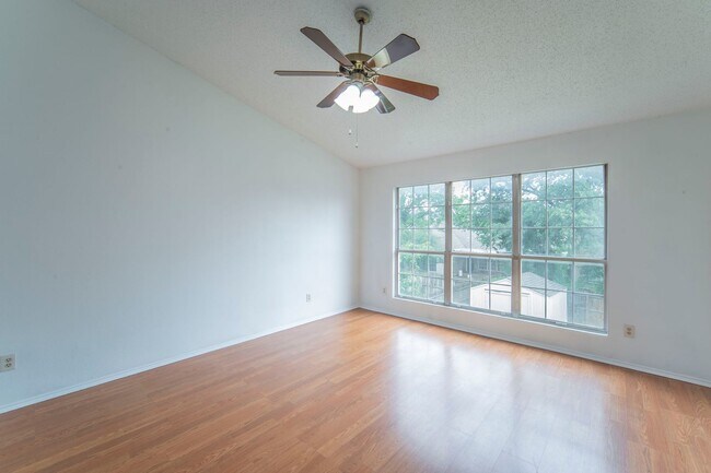 Building Photo - Spacious 4-Bedroom Home Across from the Pa...