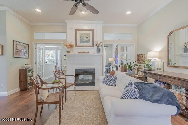 Building Photo - 4051 Richmond Park Dr E