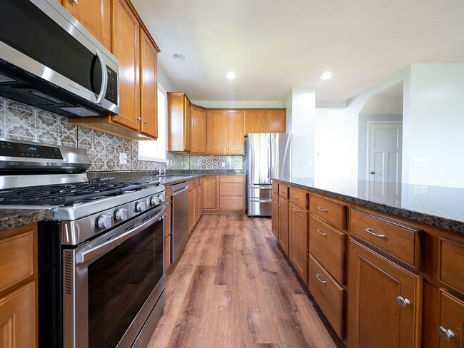Building Photo - 4650 Yellowstone Ln N